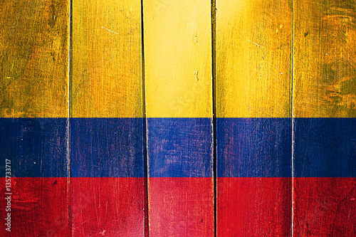 Fotografía Vintage Colombia flag on grunge wooden panel