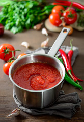 Wall Mural - Tomato sauce in a pan on a kitchen table