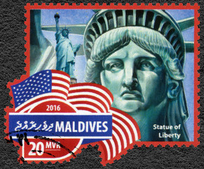 Wall Mural - MALDIVES - 2016: shows Statue of Liberty