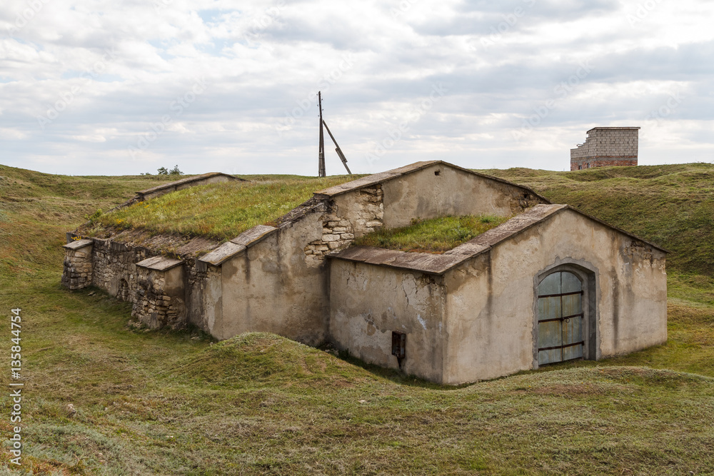 Obraz na płótnie The only remaining building in the ruins of Tiraspol castle, Tra w salonie