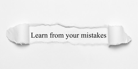 Wall Mural - Learn from your mistakes auf weißen gerissenen Papier