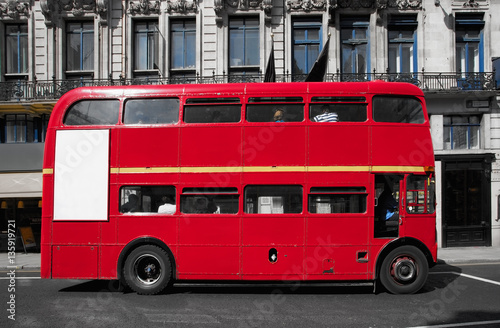Fotografie, Tablou Double-decker bus in the city of London