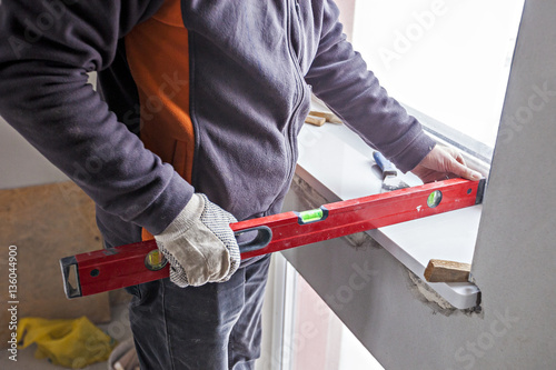 Fotomural Installation of window sills.