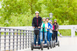 Touristen Gruppe fährt Segway bei Sightseeing Tour