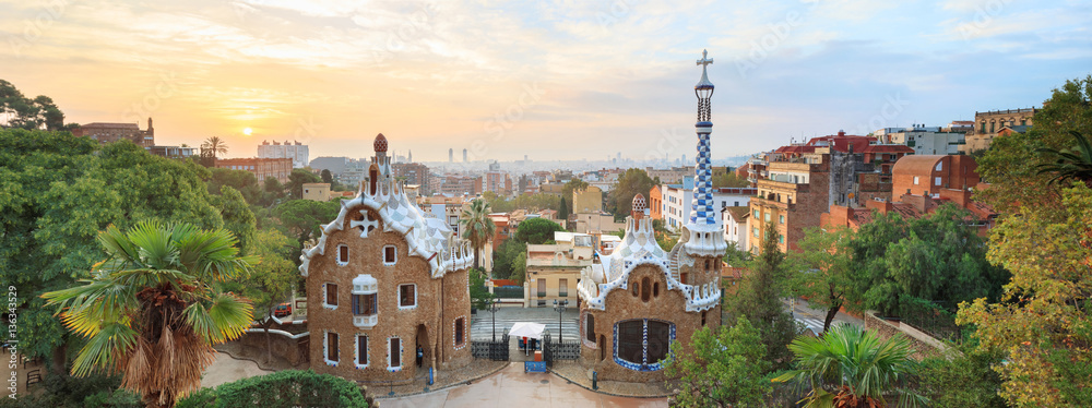 Obraz na płótnie Park Guell in Barcelona. View to entrace houses with mosaics on foreground w salonie