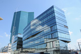 Fototapeta Londyn - Zürich: Das Ernst & Young Geschäftsgebäude neben dem Swiss Prime Tower