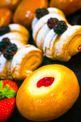 Aufkleber - composition of cheesecakes and cakes with berries and icing sugar