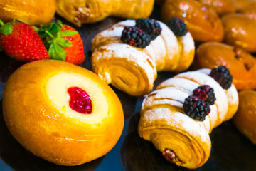 Aufkleber - composition of cheesecakes and cakes with berries and icing sugar