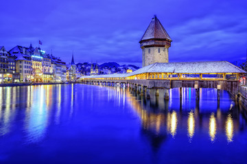 Wall Mural - Chapel Bridge in Lucerne Old Town, Switzerland