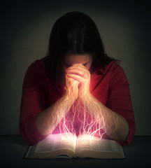 Wall Mural - woman prays over a bible