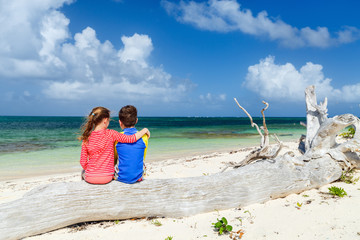 Wall Mural - Kids at beach