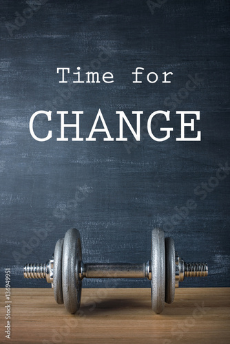 Papel de parede metal barbell on dark gray background and motivation text time for change