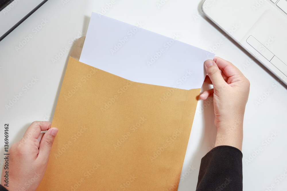 Businesswoman hands holding the blank paper in envelope - business - obrazy, fototapety, plakaty 
