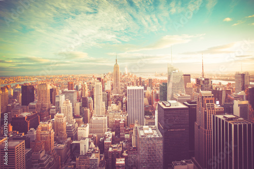 Plakat Vintage widok ton z widokiem na panoramę Nowego Jorku przez Manhattan