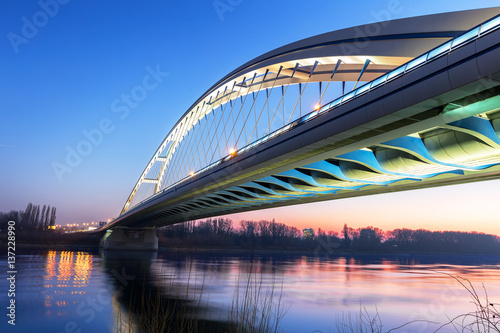 Photo Apollo Bridge in Bratislava at night, Slovakia