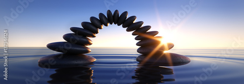 Steinbrücke im Meer bei Sonnenuntergang