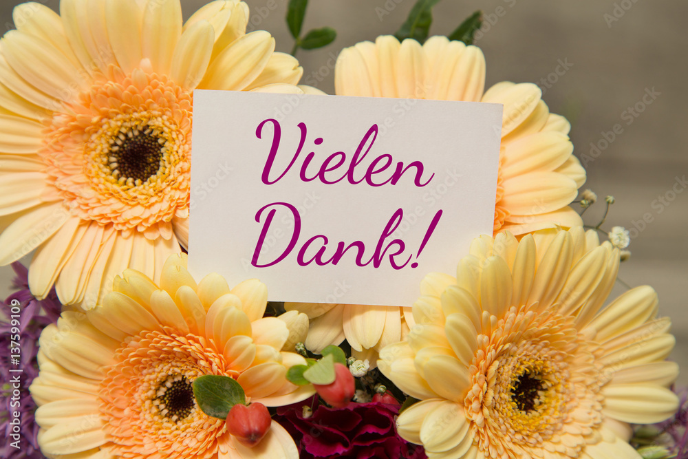 Blumen und Karte: Vielen Dank! Stock Photo | Adobe Stock