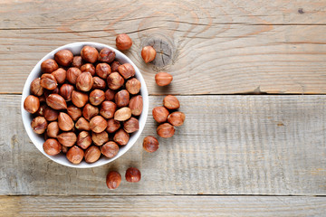 Hazelnuts in bowl on wooden table