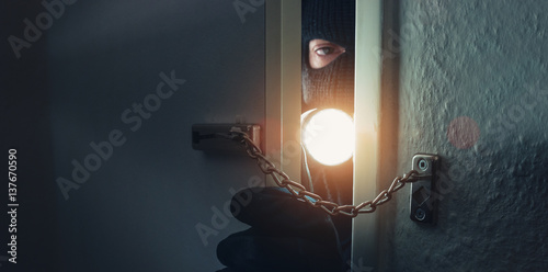 Cuadros en Lienzo Türkette hindert Einbrecher an Wohnungseinbruch