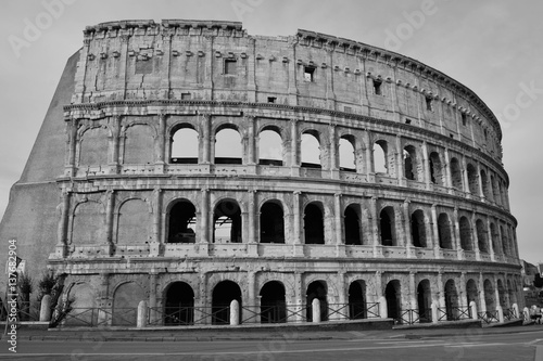 Fototapeta na wymiar Coliseo blanco y negro