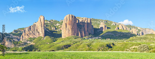 Fotografía Panorama of Mallos De Riglos rocks in Huesca province, Aragon, Spain