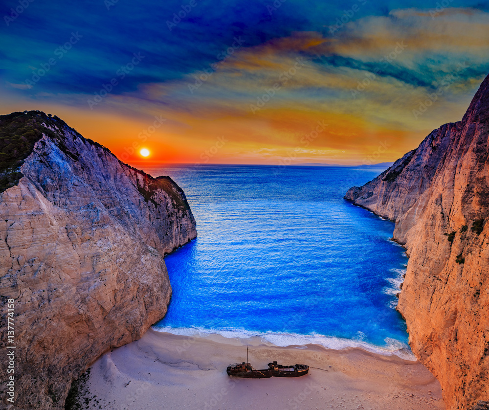 Obraz na płótnie Navagio beach at sunset, Zakynthos island, Greece w salonie
