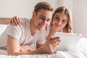 Poster - Beautiful young couple