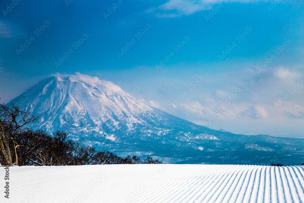 Mt Yotei and Niseko Village in Hokkaido, Japan, winter 2017 - obrazy, fototapety, plakaty 