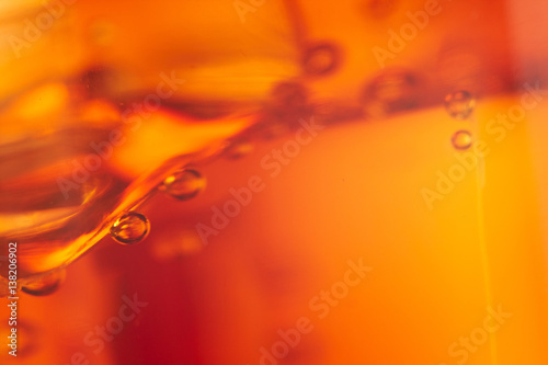 Fotografia cola with ice cubes
