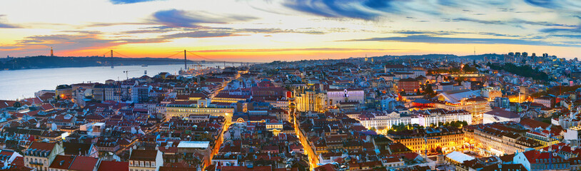 Fototapete - Panorama of Lisbon at twilight