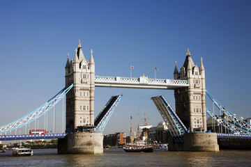 Fototapete - Tower Bridge, lifted.