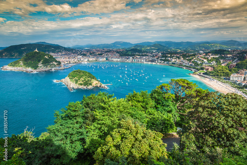 Panoramic aerial view of San Sebastian (Donostia) Spain Tableau sur Toile