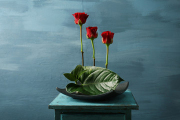 Poster - Flower arrangement on a color background