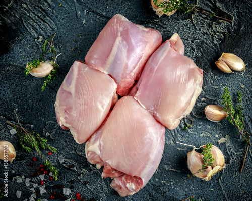 Cuadros en Lienzo Raw Free range Boneless skinless chicken thighs with thime, garlic, red pepper c