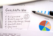 © Luckyboost - Die Geschäftsidee auf dem Papier, ein Plan und Diagramme zur Geschäftsidee.