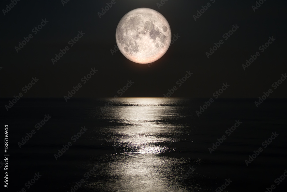 Full moon on sea - obrazy, fototapety, plakaty 
