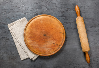 Aufkleber - Round wooden board with rolling pin and cloth napkin
