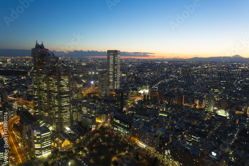 富士山と新宿高層ビル街 夕景 夜景 街並の表情 西に広がる住宅街 中野区 世田谷区 Buy This Stock Photo And Explore Similar Images At Adobe Stock Adobe Stock