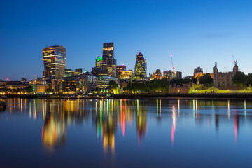 Canvas Print - panorama of london tower and skyscrapers in financial district in london, uk