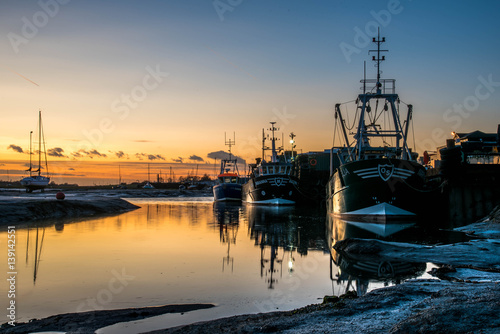 port-przemyslowy-wczesnym-rankiem