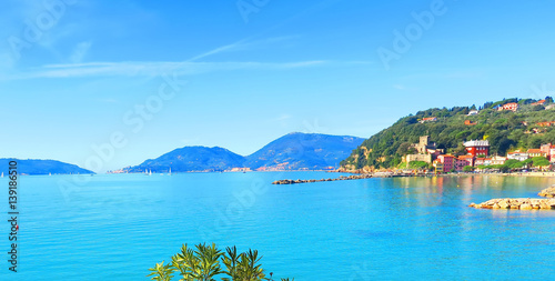 View of San Terenzo, Liguria, Italy Tableau sur Toile