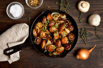 Wall Mural - Roasted mushrooms with onion