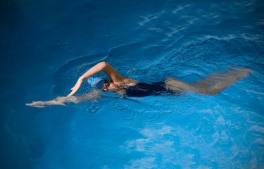 Poster - Young woman swimmer