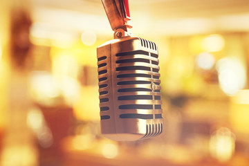 Poster - Upside down mic