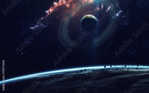 zielona-planeta-z-pierscieniem-asteroid-widziana-z-orbity-niebieskiej-planety