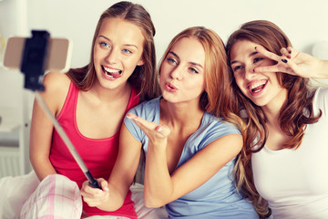 Poster - teen girls with smartphone taking selfie at home