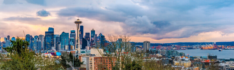 Wall Mural - Seattle skyline panorama at sunset from Kerry Park in Seattle