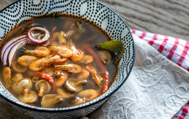 Wall Mural - Bowl of thai tom yum soup