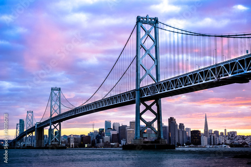 Zdjęcie XXL Zachód słońca nad San Francisco-Oakland Bay Bridge i San Francisco Skyline, Kalifornia, USA