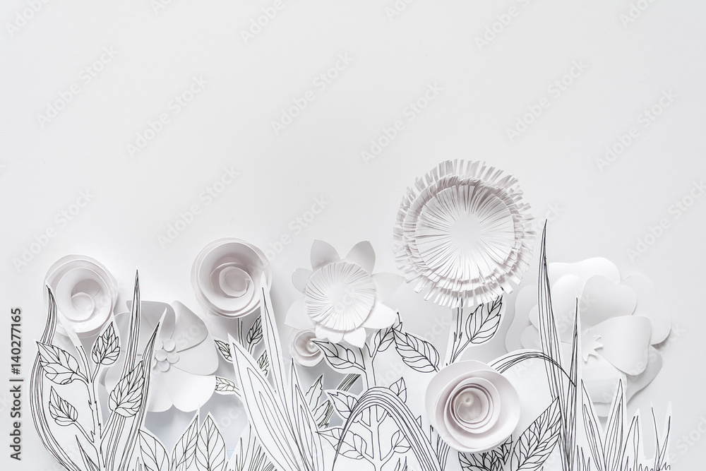 3d-papierowi-kwiaty-z-malujacymi-liscmi-i-trzonami-na-bialym-tle